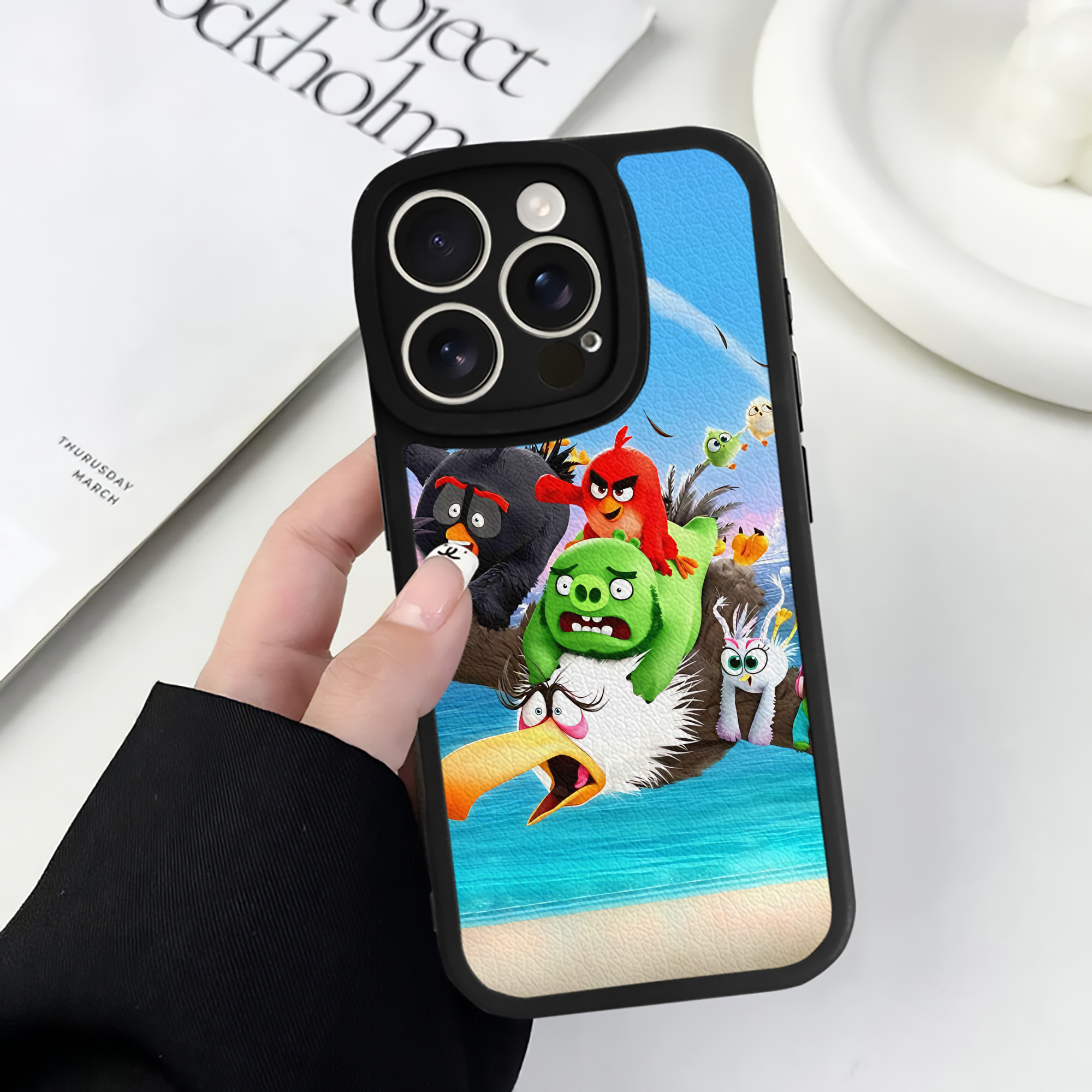（画像用） Angry Birds アングリーバード 【iPhone 16シリーズ対応】シリコンスマホケース（レザー調） 材質：シリコン